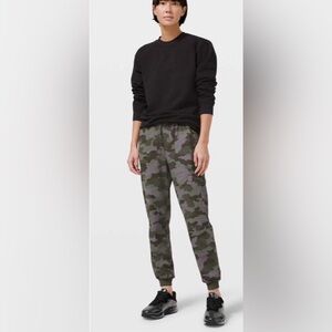 Lululemon Camo Joggers size 6